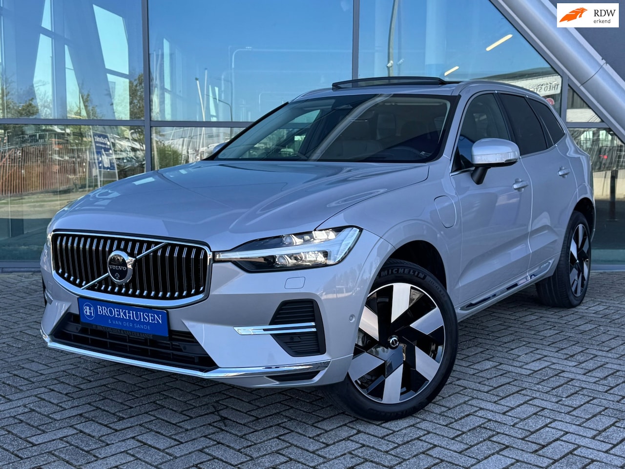 Volvo XC60 - 2.0 T8 Plug-in hybrid AWD Ultimate Bright 455pk Luchtvering / Trekhaak / Bowers Wilkins Au - AutoWereld.nl