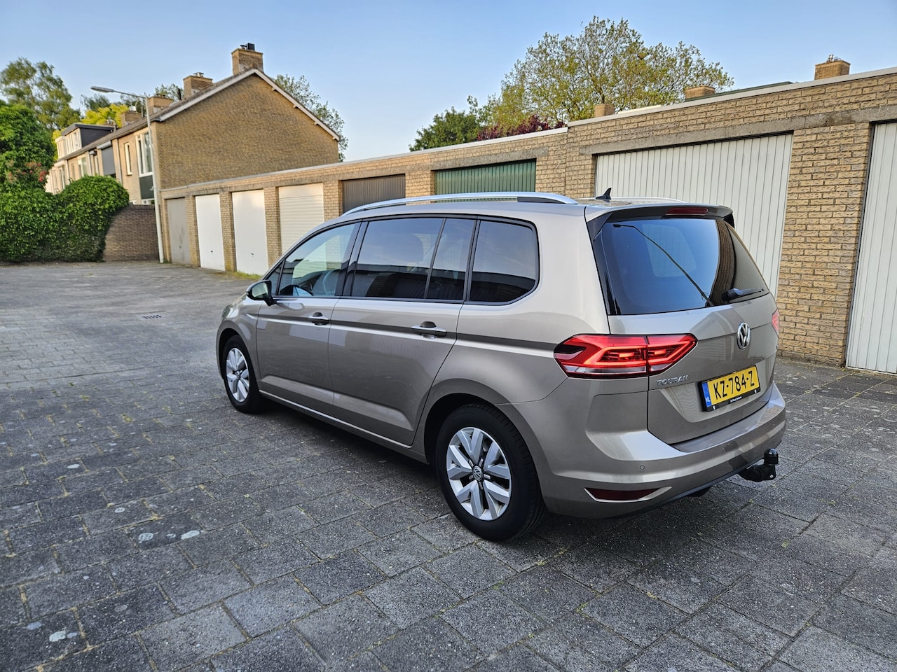 Volkswagen Touran - 1.6 TDI SCR Connected Series 7p - AutoWereld.nl