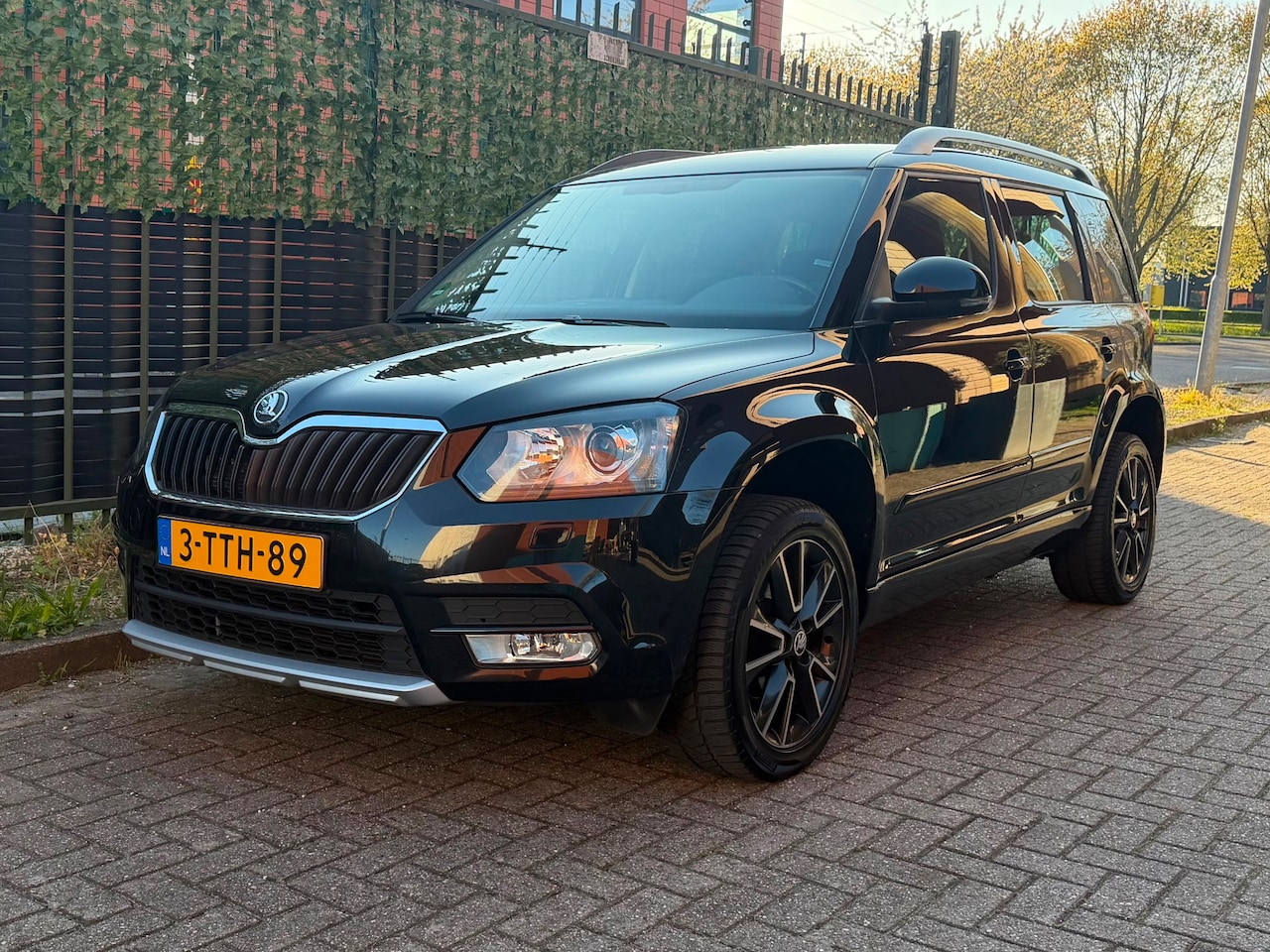 Skoda Yeti - 1.4 TSI Elegance 2014 Zwart AIRCO|LED|NAP|APK 27 - AutoWereld.nl