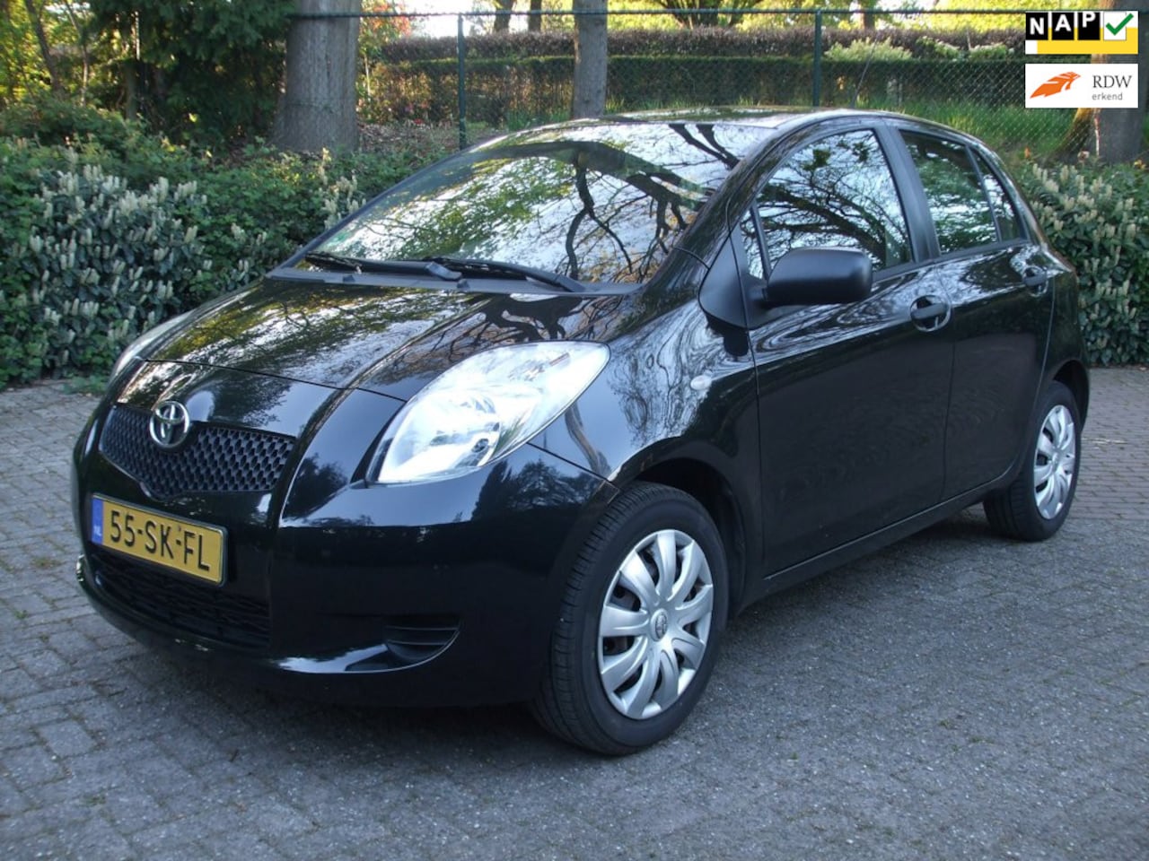Toyota Yaris - 1.3 VVTi Terra airco 5 deurs zwart - AutoWereld.nl
