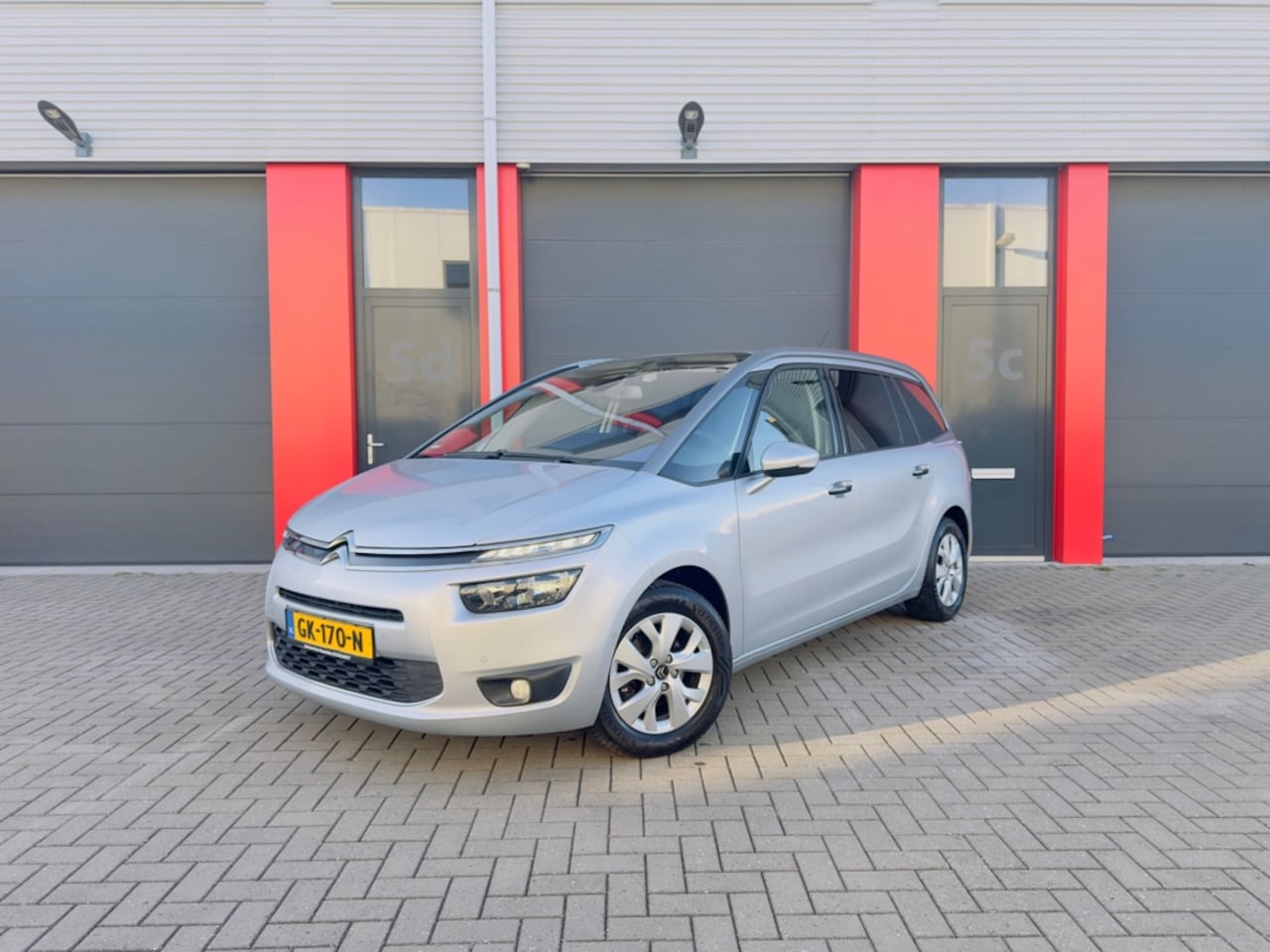 Citroën Grand C4 Picasso - 1.6 VTi Intensive 7pers. Navi pdc keyless trekhaak - AutoWereld.nl