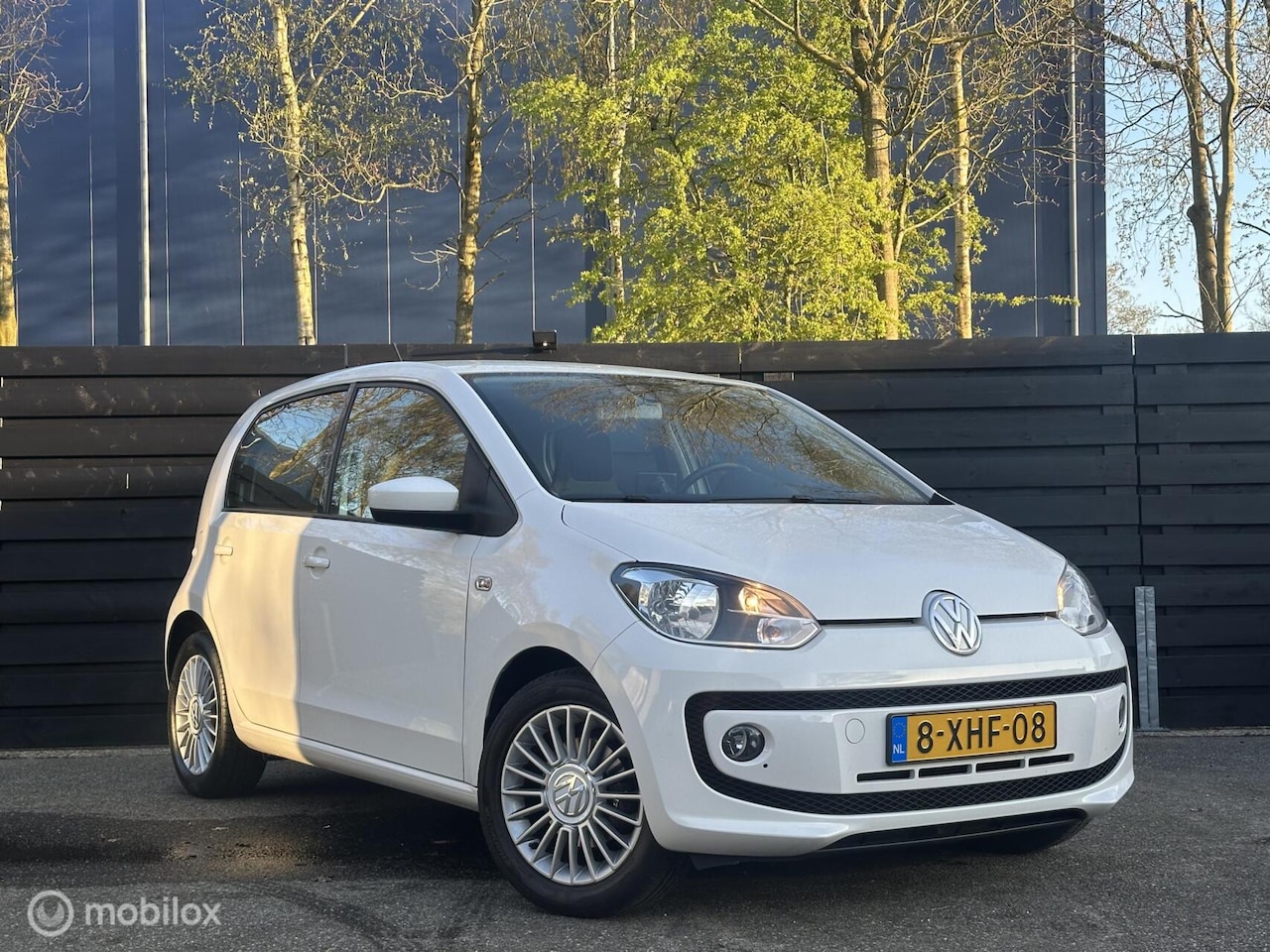 Volkswagen Up! - 1.0 high up! | Airco | PDC | CC | Fender | - AutoWereld.nl