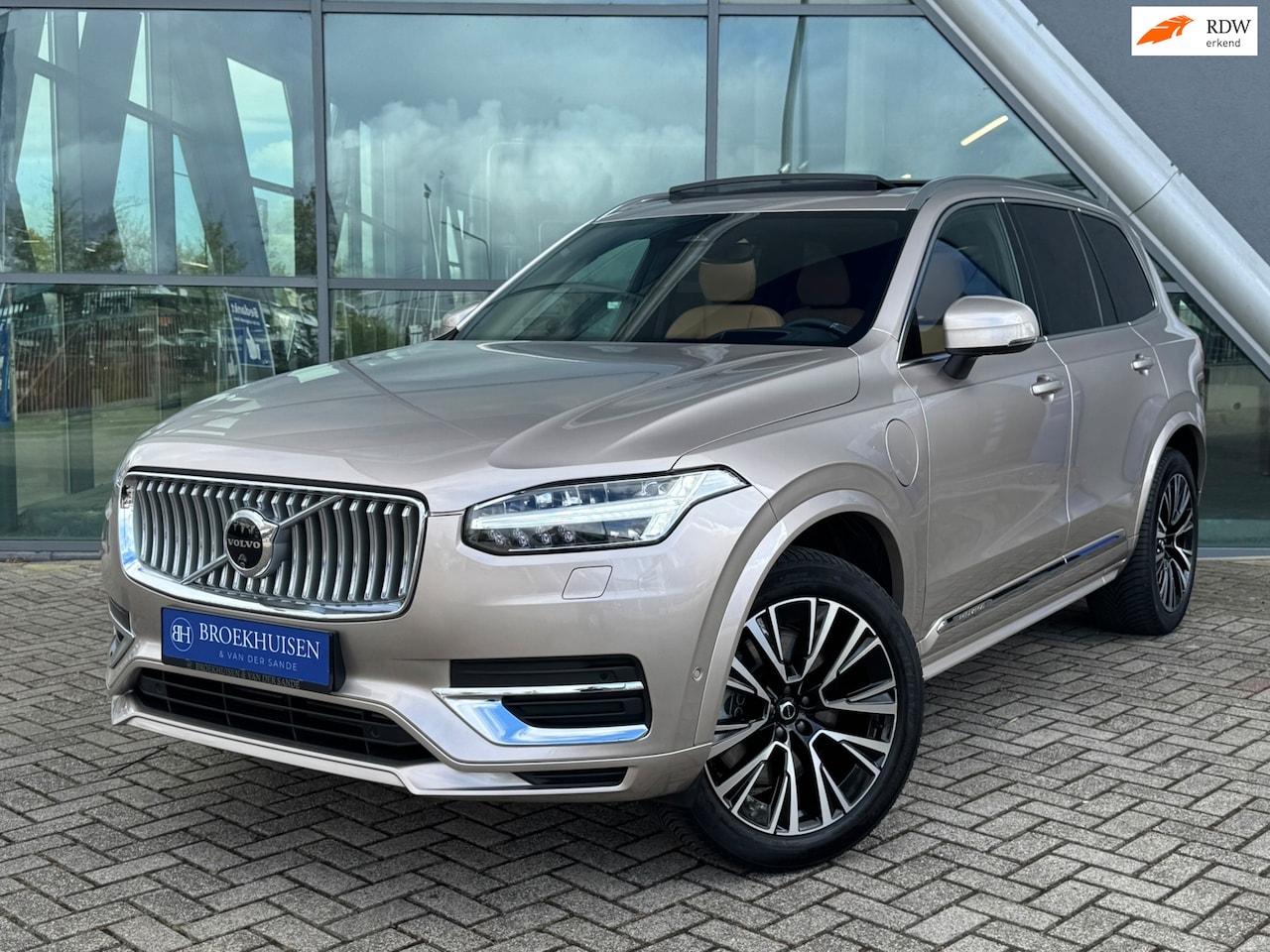 Volvo XC90 - 2.0 T8 Recharge AWD Ultimate Bright 455pk Luchtvering / Massage Stoelen / Stoelventilatie - AutoWereld.nl