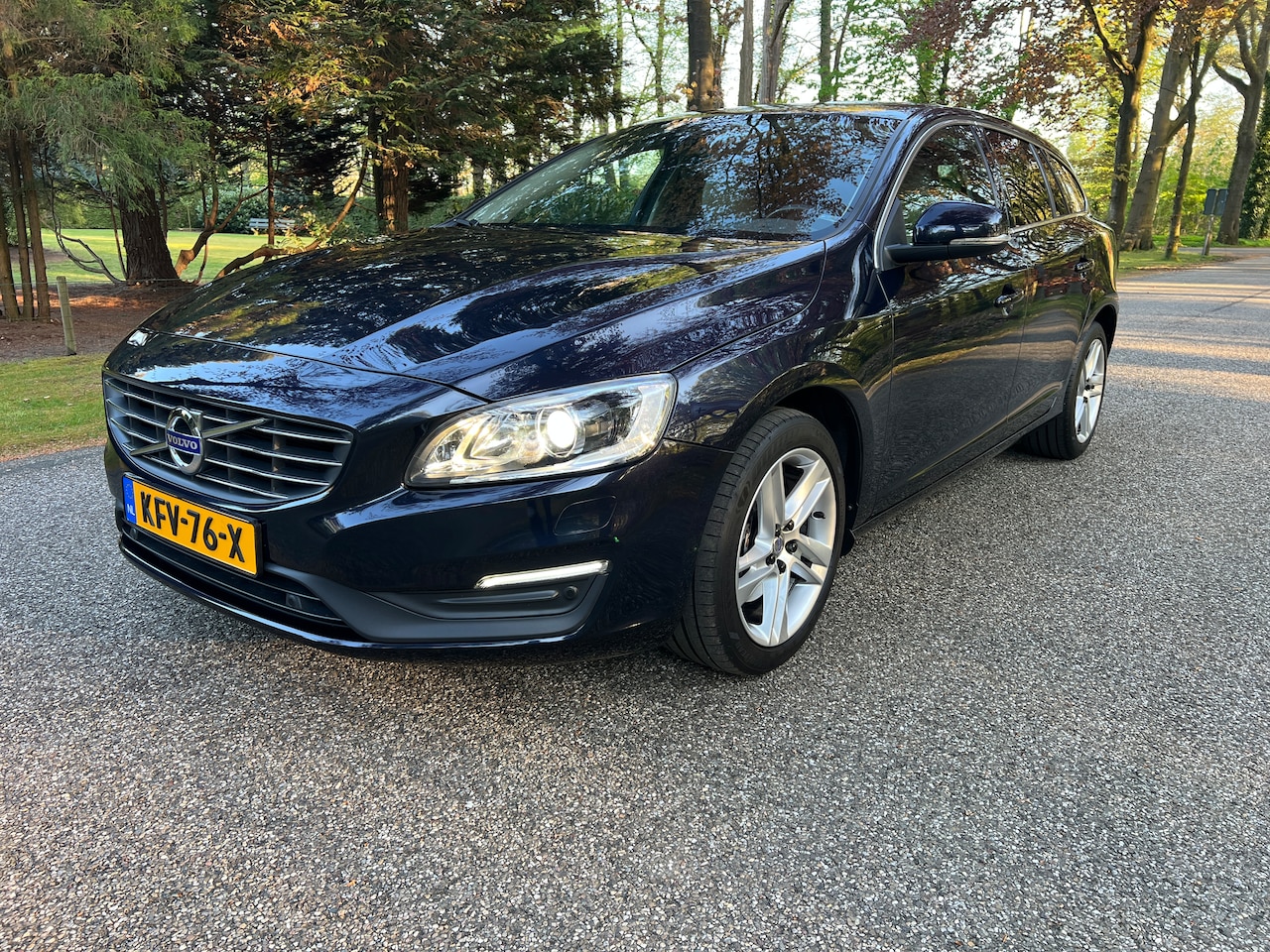 Volvo V60 - 1.5 T3 Summum 152PK Automaat PDC CAM LEDER NAVI ABL CRUIS - AutoWereld.nl