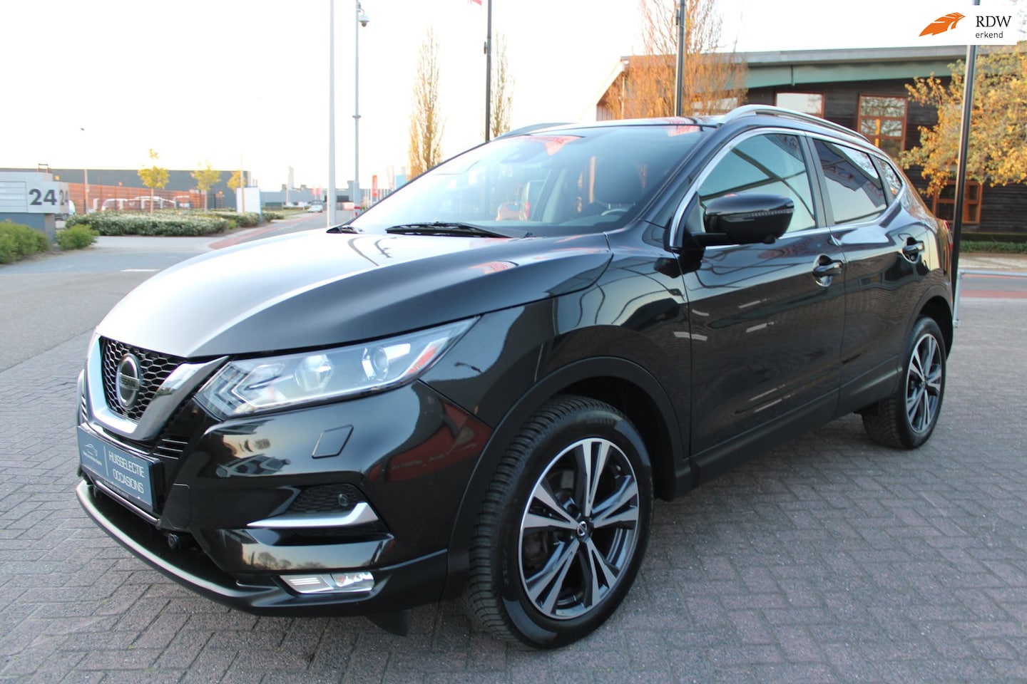Nissan Qashqai - 1.3 TEKNA 140 PK PANORAMA DAK BLACK EDITION - AutoWereld.nl