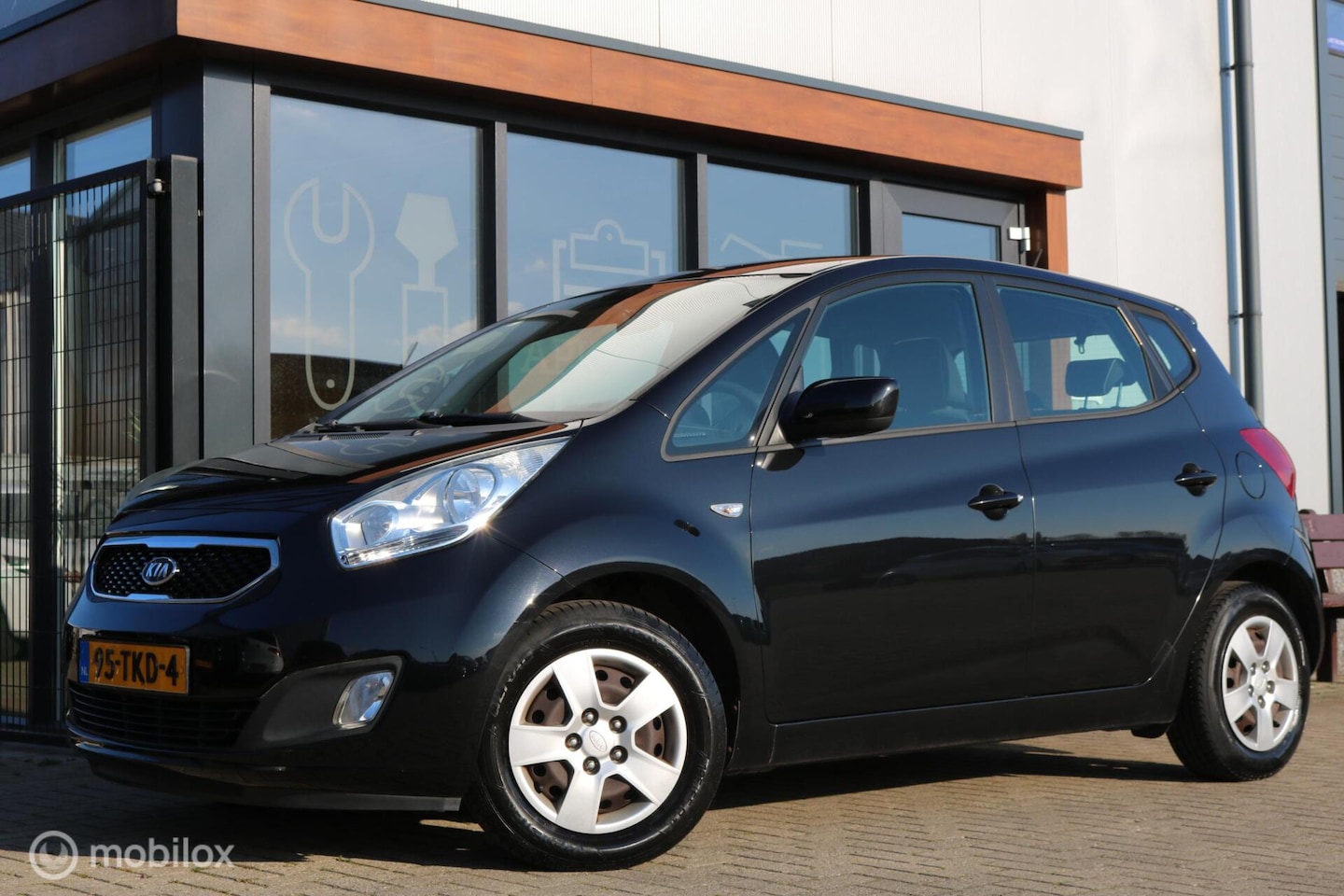 Kia Venga - 1.4 CVVT X-ecutive |1e eigenaar|Dealer onderhouden - AutoWereld.nl
