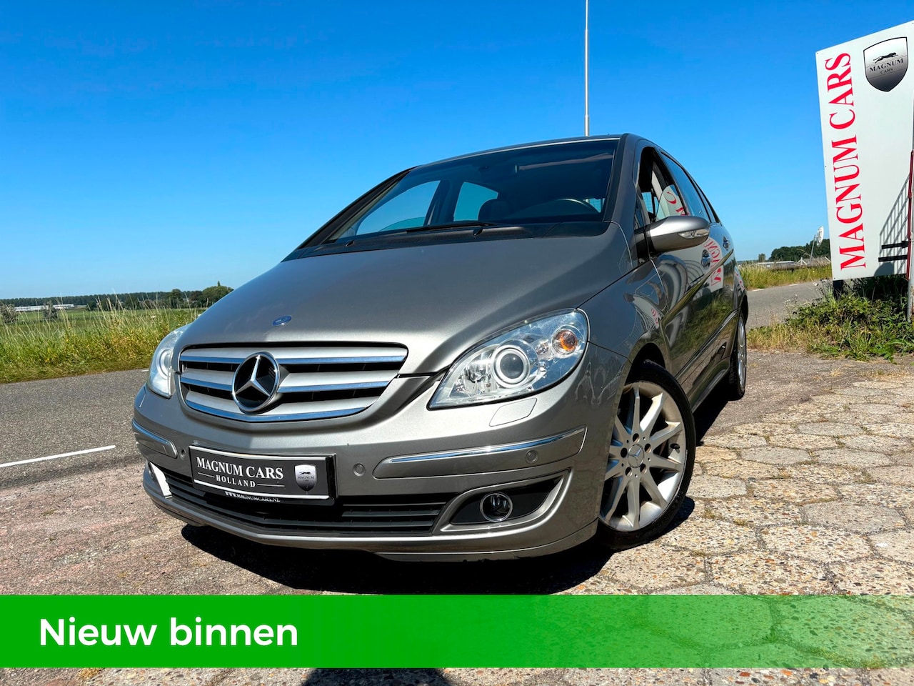 Mercedes-Benz B-klasse - 200 Turbo AUTOMAAT AIRCO XENON NW APK PANO NAVI SCHERM LEDER VELGEN - AutoWereld.nl