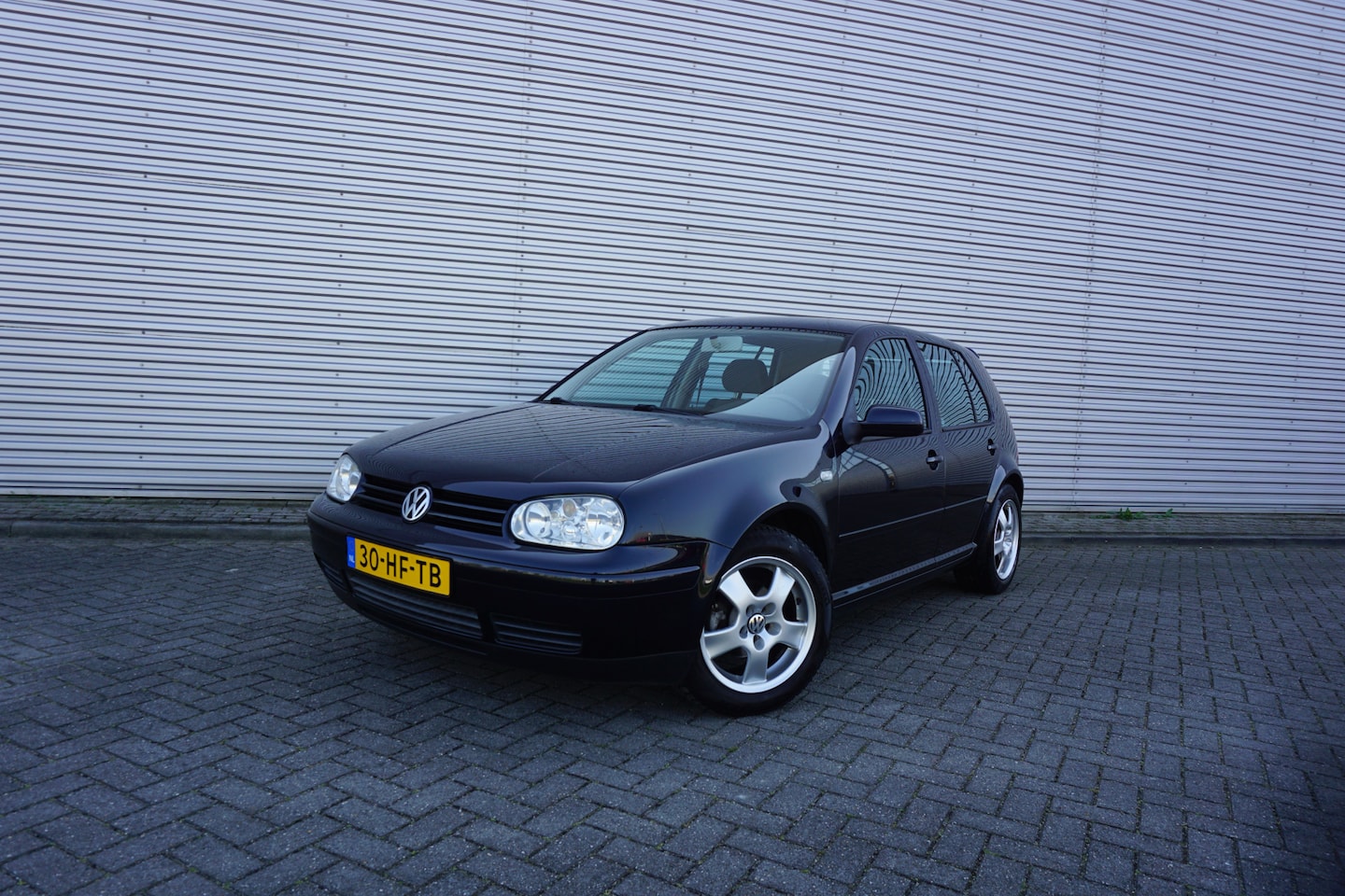 Volkswagen Golf - 1.6-16V Trendline Airco / Cruise / Elektr. ramen / Trekhaak / Lm velgen / NAP / APK t/m 29 - AutoWereld.nl