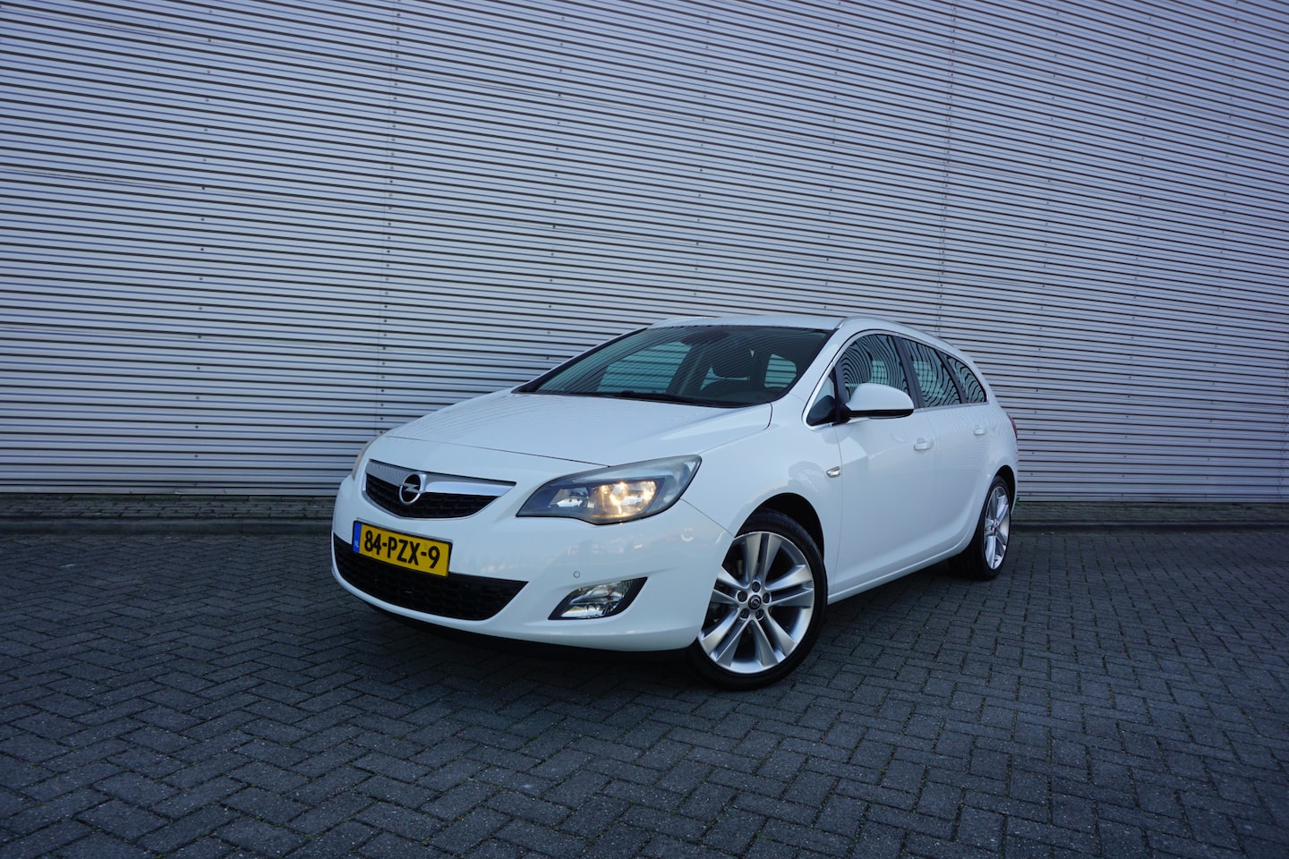 Opel Astra Sports Tourer - 1.4 Turbo Sport Airco / Cruise / Navi / Elektr. ramen / Trekhaak / Lm velgen / NAP - AutoWereld.nl