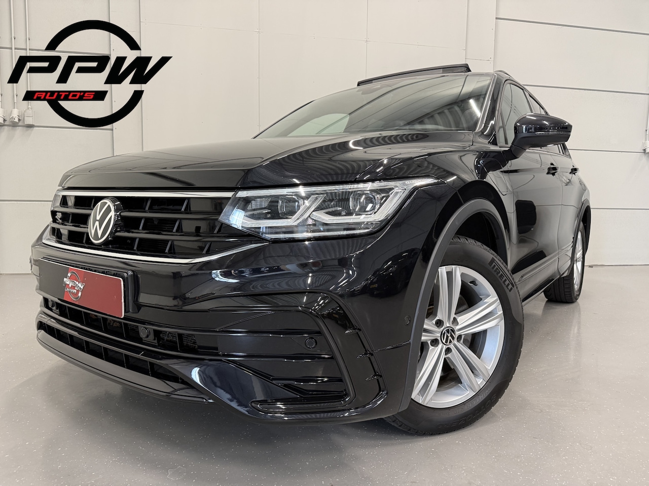 Volkswagen Tiguan - 1.4 TSI eHybrid 3xR-Line PANO/TREKHAAK/HEAD-UP/IQ-LIGHT/ACC/SFEER/VIRTUAL/CARPLAY/CAMERA/K - AutoWereld.nl