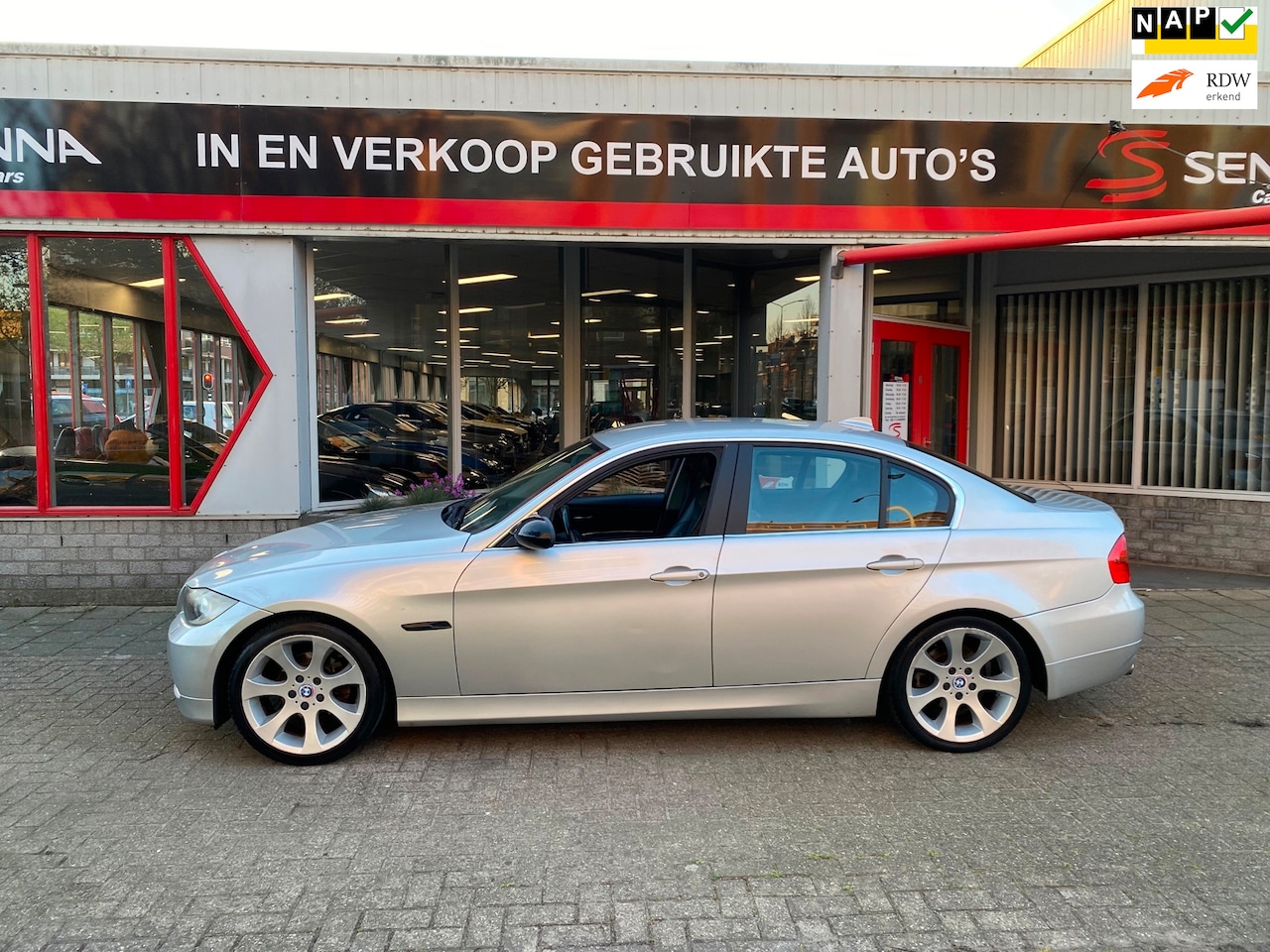 BMW 3-serie - 320i High Executive - Leer - Xenon - 18"- Inr Mog - AutoWereld.nl