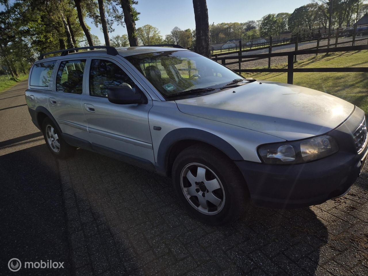 Volvo XC70 - 2.5 TURBO - AutoWereld.nl