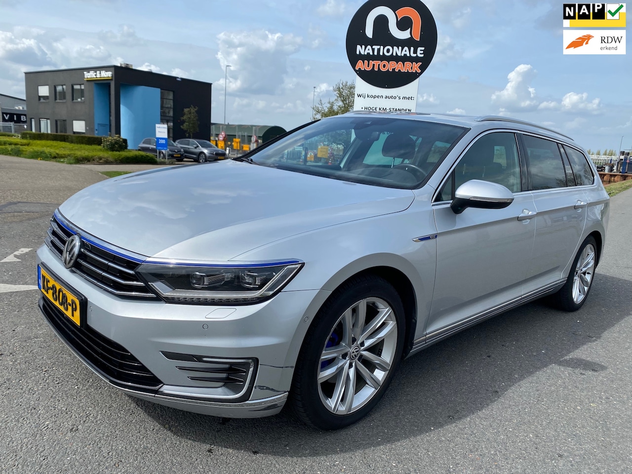 Volkswagen Passat Variant - | 2016 | 1.4 TSI GTE Highline | Automaat | APK - AutoWereld.nl