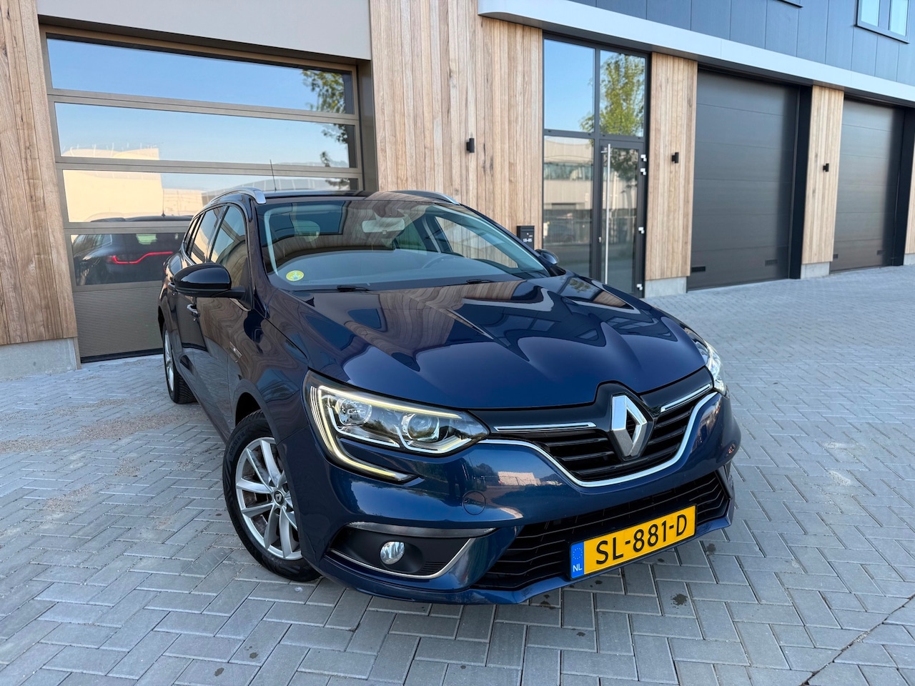 Renault Mégane Estate - 1.5 dCi Eco2 Limited (bj 2018) LED|NAVI|CLIMA|175000 KM - AutoWereld.nl