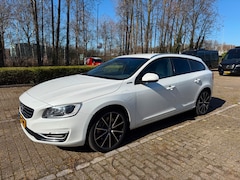 Volvo V60 - 2.4 D5 Twin Engine Special Edition Euro 6 White Leather White Metallic