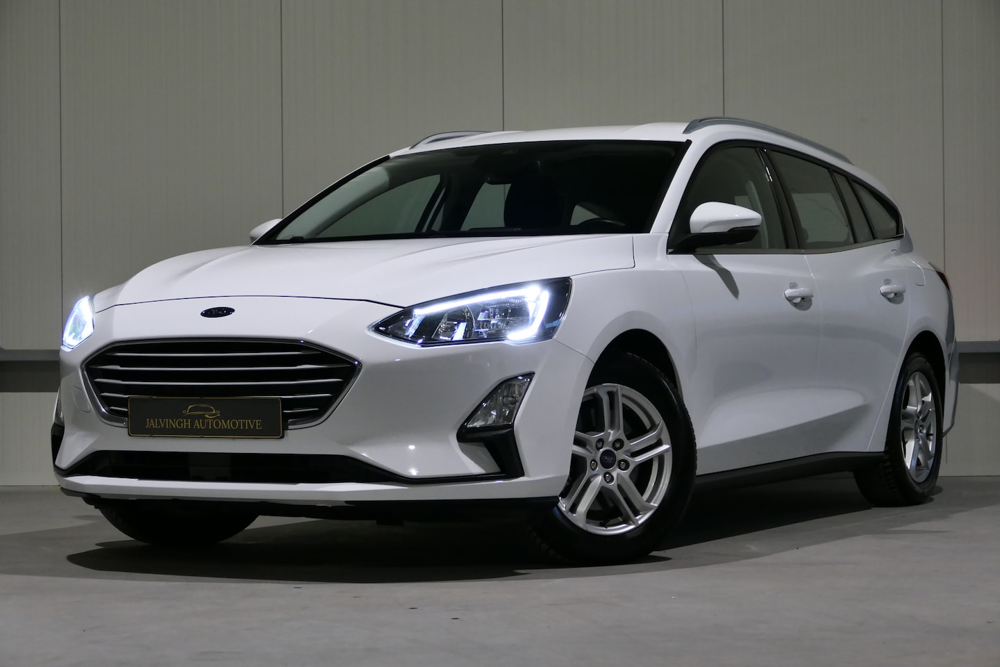 Ford Focus Wagon - 1.0 EcoBoost Trend Edition Business |PDC|Camera|Clima|Trekhaak|Keyless! - AutoWereld.nl