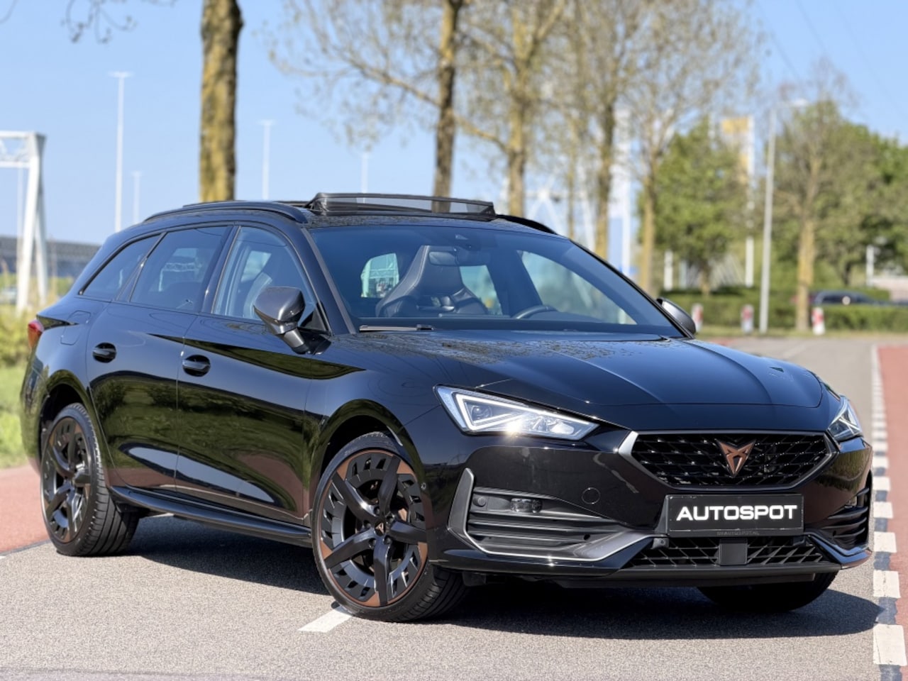 CUPRA Leon Sportstourer - e-Hybrid VZ Copper Edition Pano Memory Sportstuur - AutoWereld.nl