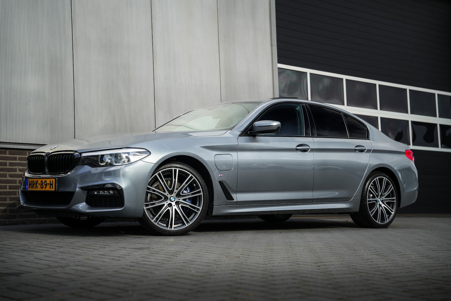 BMW 5-serie - 530e 252 PK iPerformance High Executive M-Sportpakket / 97% SOH/ Schuifdak/ Sport-Stoelen/ - AutoWereld.nl