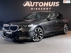 BMW 5-serie - 520i High Executive Edition M Stuurverwarming/ Stoelverwarming achter/ 21"/ Glazendak/ Mem