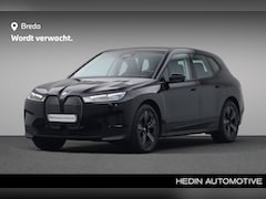 BMW iX - xDrive50 Executive 112 kWh | verwarmde voorstoelen | Integral Active Steering | Parking As