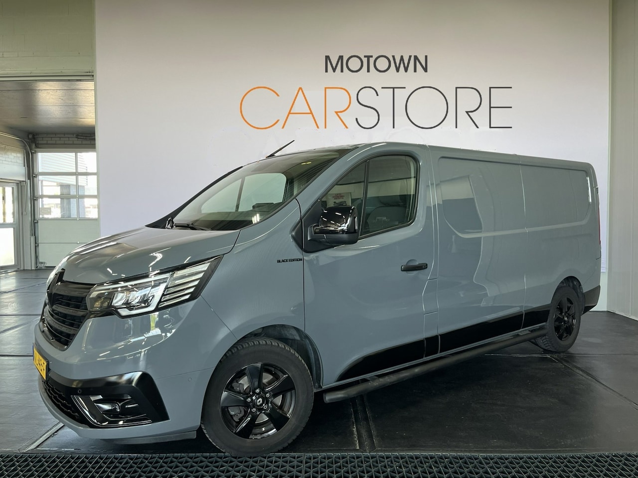 Renault Trafic - 2.0 DCi 150Pk Automaat Euro6 Black Edition Camera PDC Carplay - AutoWereld.nl