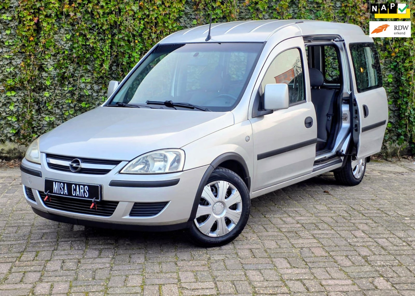 Opel Tour - 1.4-16V Enjoy Airco 2 schuifdeuren Leder NW APK Trekhaak - AutoWereld.nl