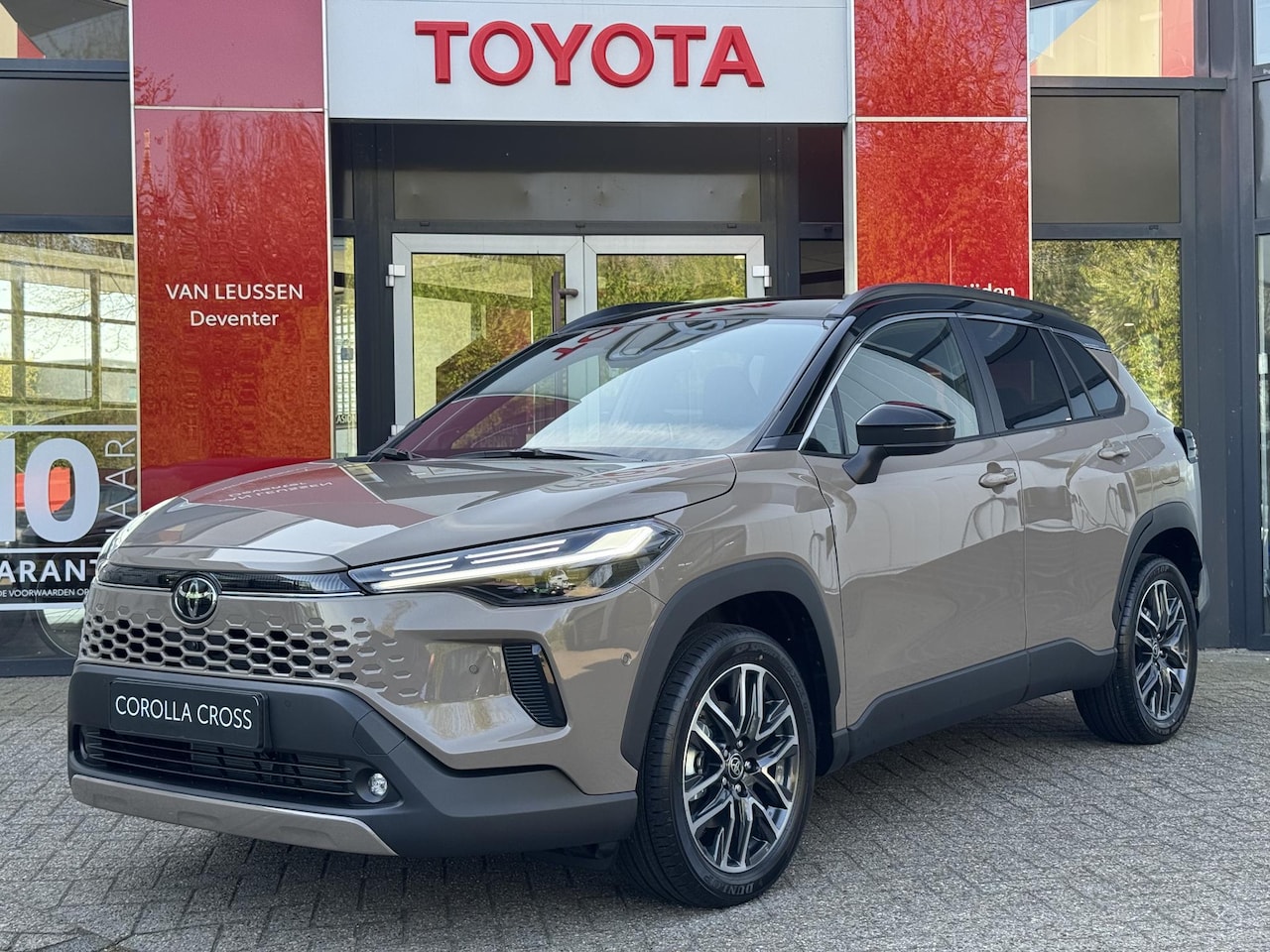 Toyota Corolla Cross - Hybrid 180 Executive NIEUW UIT VOORRAAD LEVERBAAR!! - AutoWereld.nl