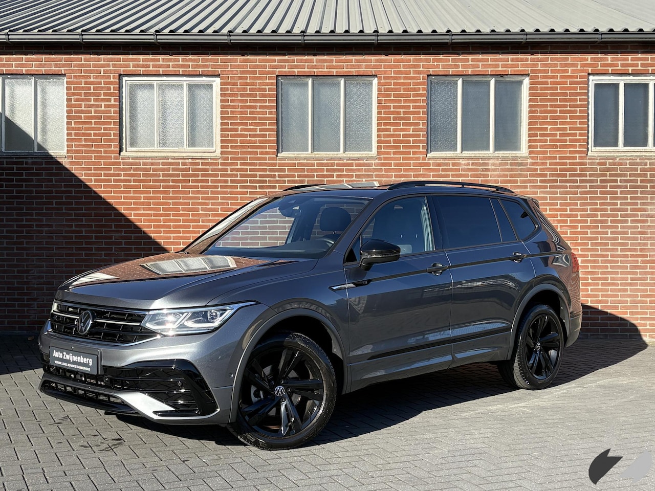 Volkswagen Tiguan - 1.5 TSI R-Line |Pano|Trekhaak|Memory| - AutoWereld.nl