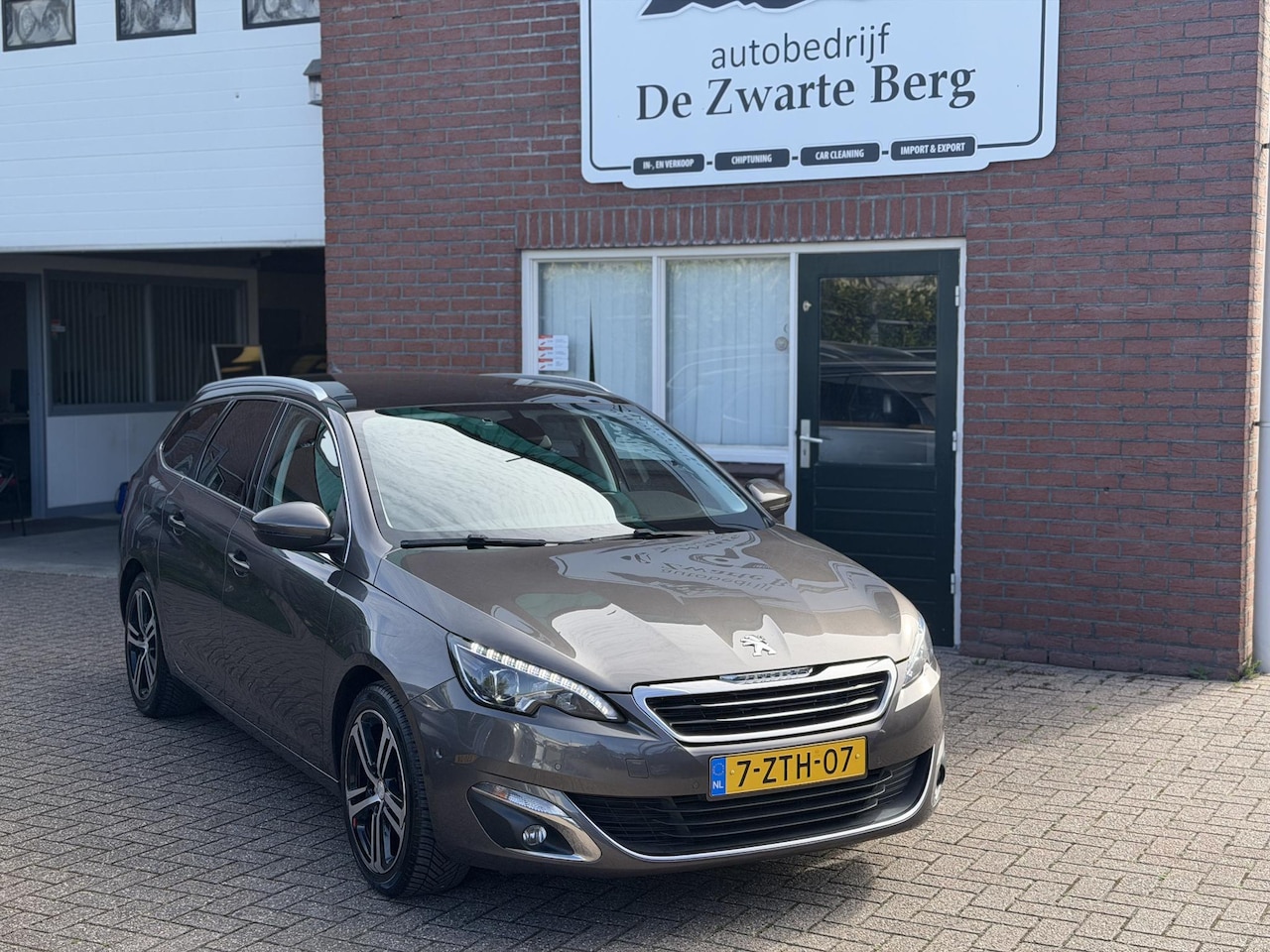 Peugeot 308 SW - 1.2 PureTech Blue Lease Premium RIEM VERVANGEN - AutoWereld.nl