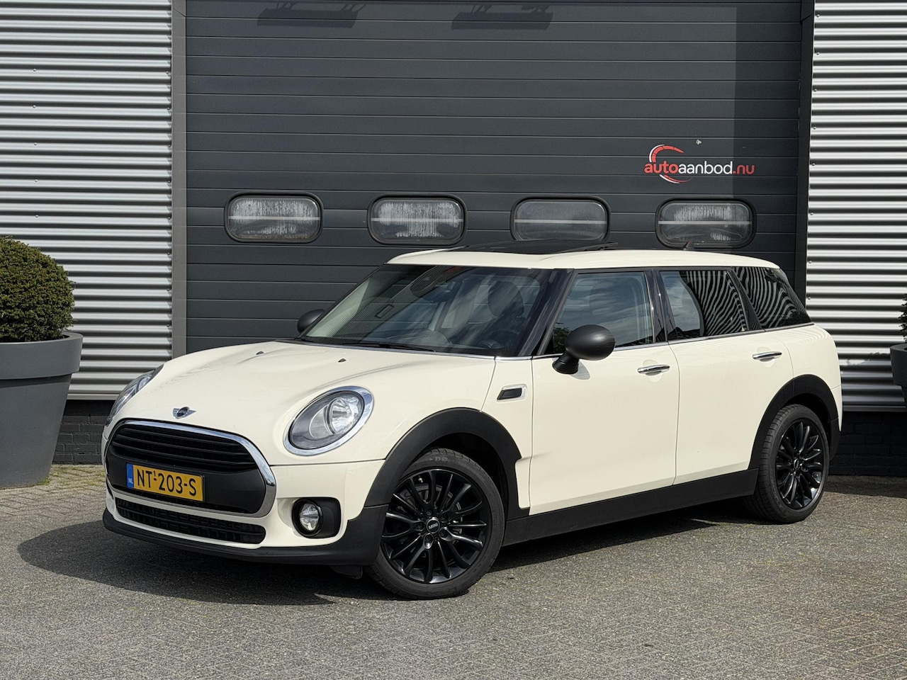 MINI Clubman - Mini 1.5 One Business | Panoramadak | Navigatie | Camera | Lichtmetalen Velgen | - AutoWereld.nl