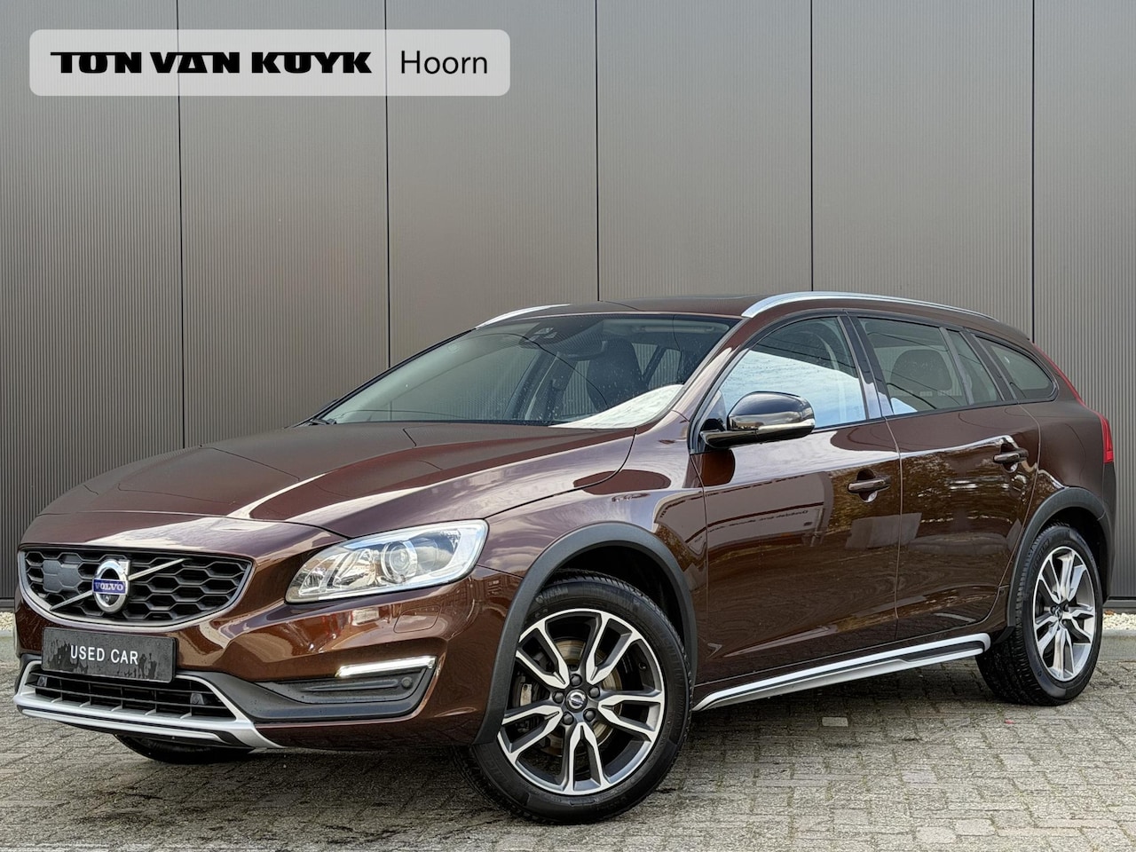 Volvo V60 Cross Country - 2.0 D4 Summum Intellisafe Leder Schuifdak Trekhaak afneembaar Adaptive Blis - AutoWereld.nl
