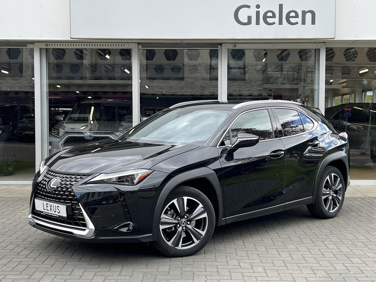 Lexus UX - 250h Preference Line | Nieuwe multimedia, 18 inch, Dodehoekherkenning, Stoel + Stuurverwar - AutoWereld.nl