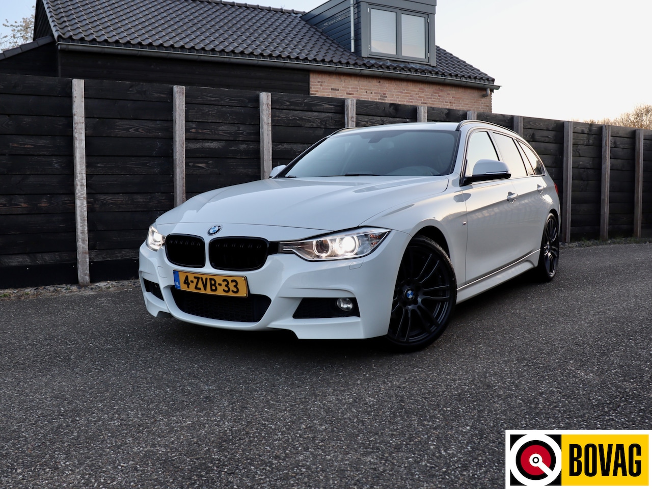 BMW 3-serie Touring - 320i Executive M-sport, NL-auto, sportleder - AutoWereld.nl