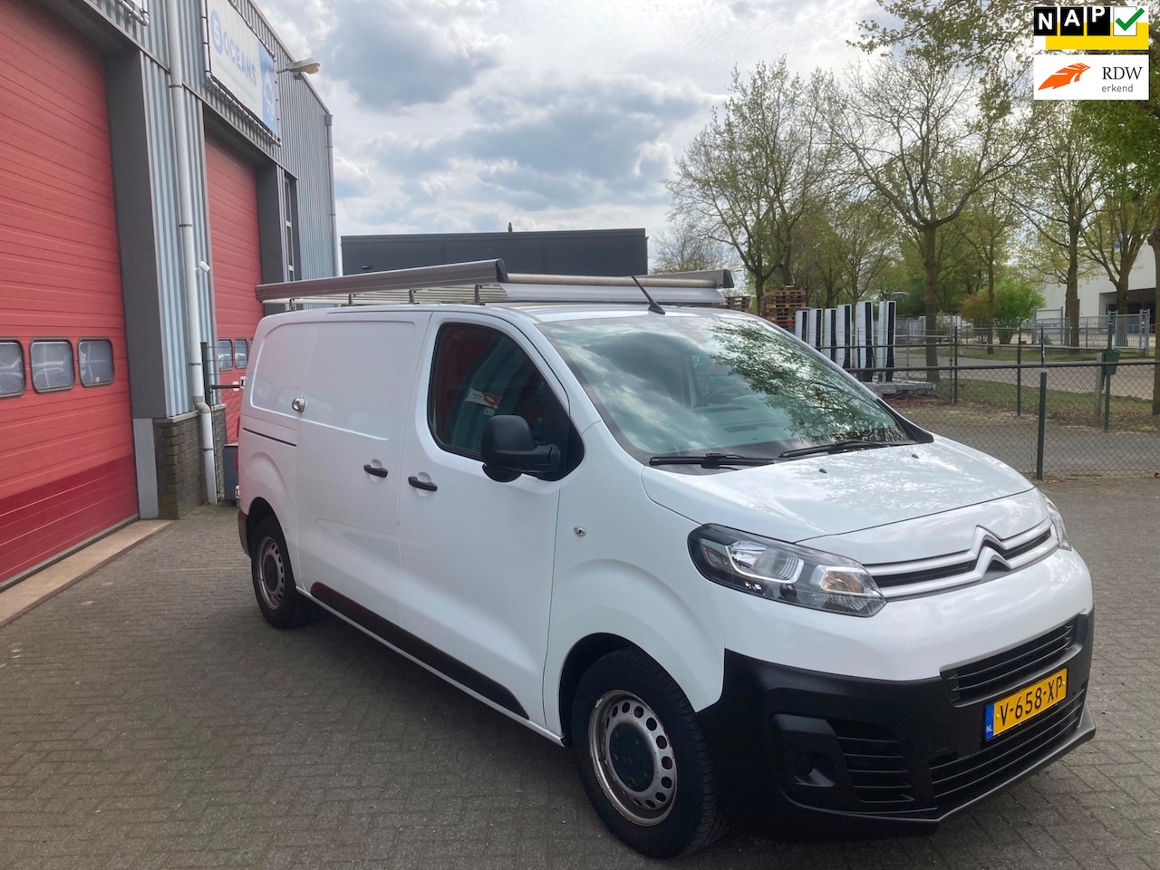 Citroën Jumpy - 2.0 BlueHDI 120 Club M S&S L2 Airco Imperiaal PDC Heel Netjes!! - AutoWereld.nl