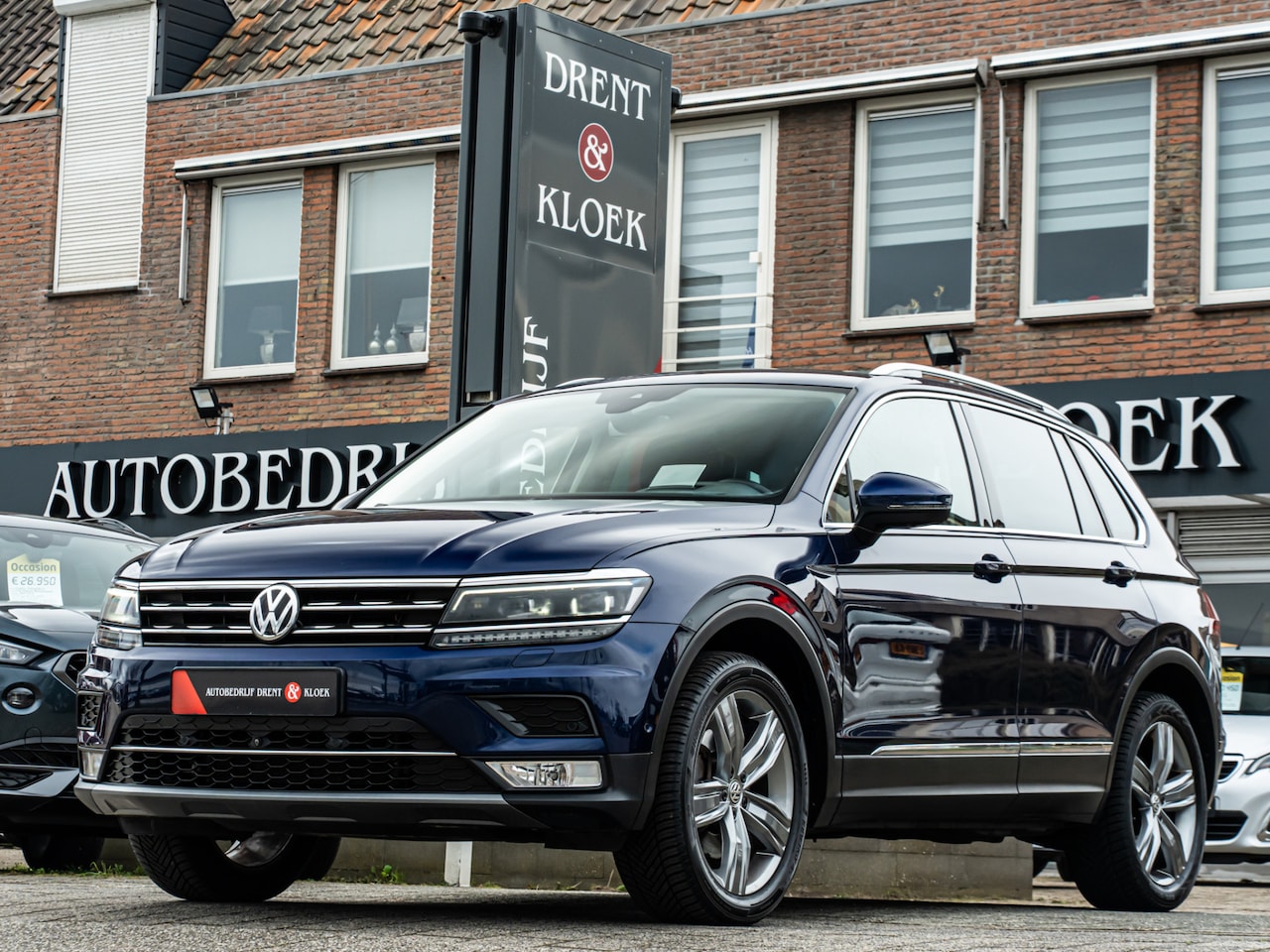 Volkswagen Tiguan - 2.0 TSI 4Motion Highline ORG NL 360 CAMERA HUD ELEK TREKHAAK VIRTUAL DASH 19 INCH - AutoWereld.nl