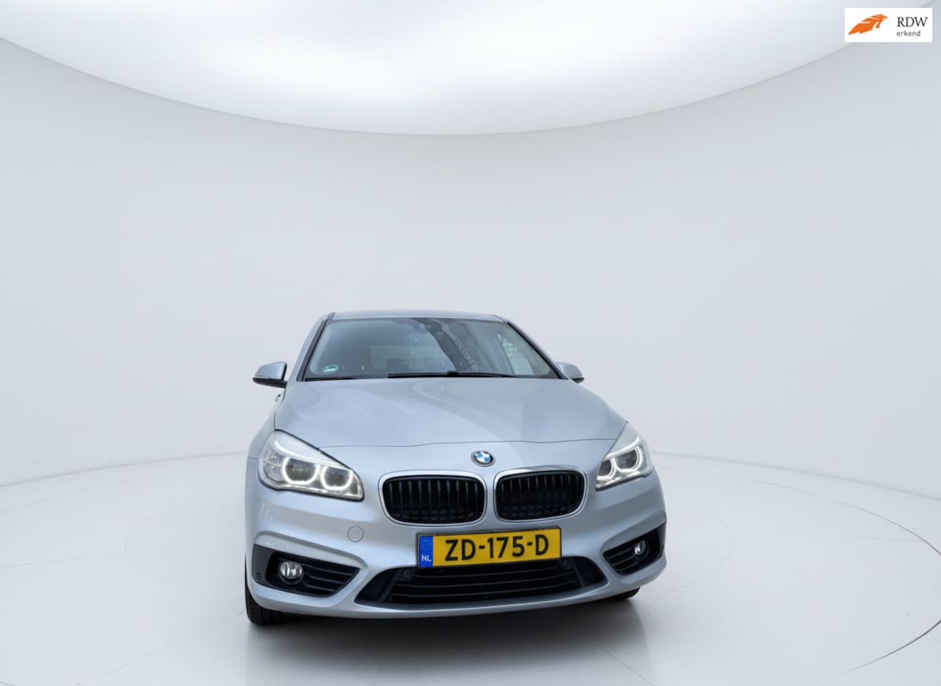 BMW 2-serie Active Tourer - 218i High Executive AUTOMNAAT LAGE KM STAND TREKHAAK MOOIE AUTO - AutoWereld.nl