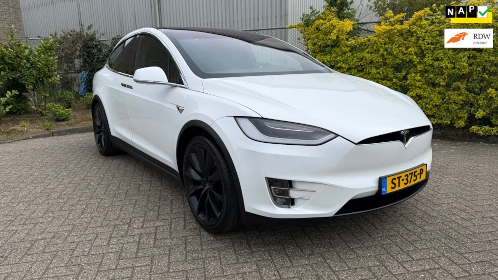 TESLA MODEL X