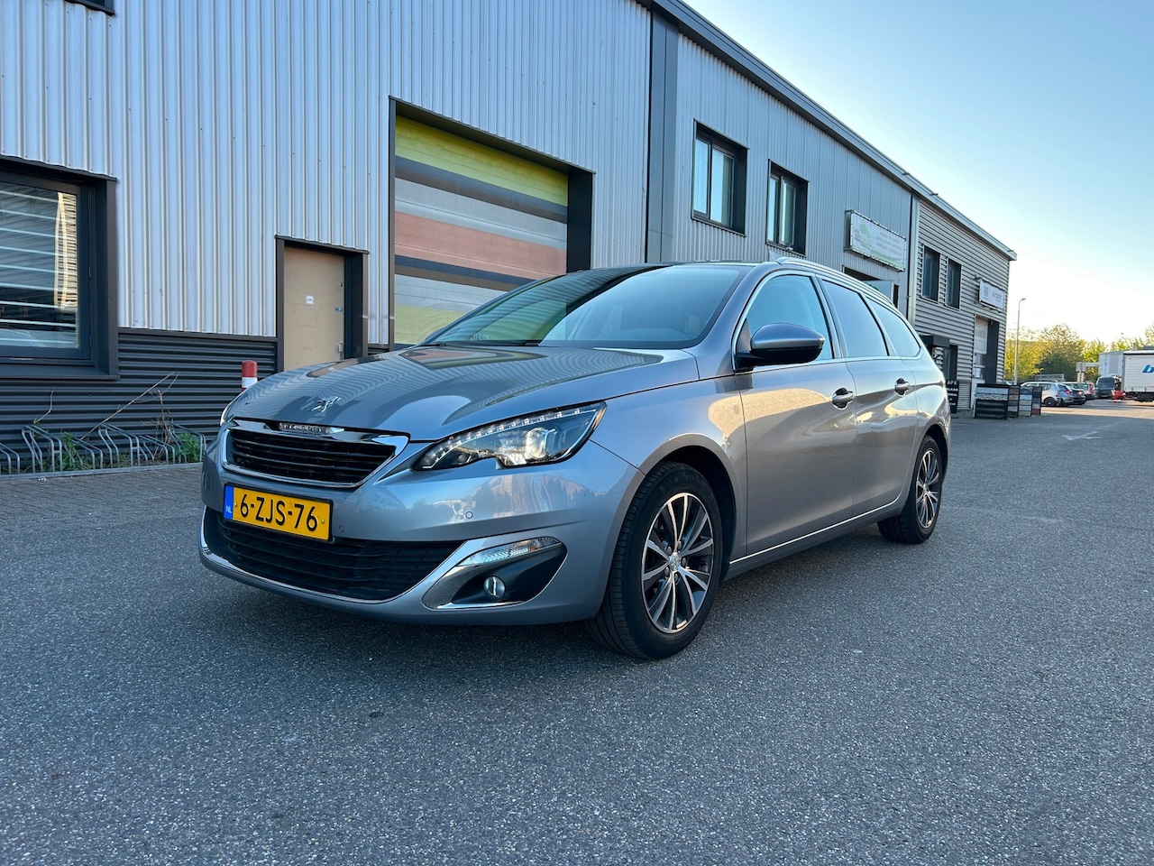 Peugeot 308 SW - 1.2 e-THP Allure VOOR HANDEL/EXPORT - AutoWereld.nl