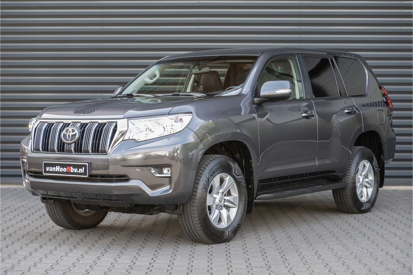 Toyota Land Cruiser - 2.8 D-4D-F Grijs kenteken - Grijs metallic - AutoWereld.nl