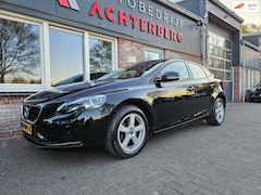 Volvo V40 - 2.0 T2 Momentum Trekhaak Airco/Clima Cruise Control Navigatie Nette Auto