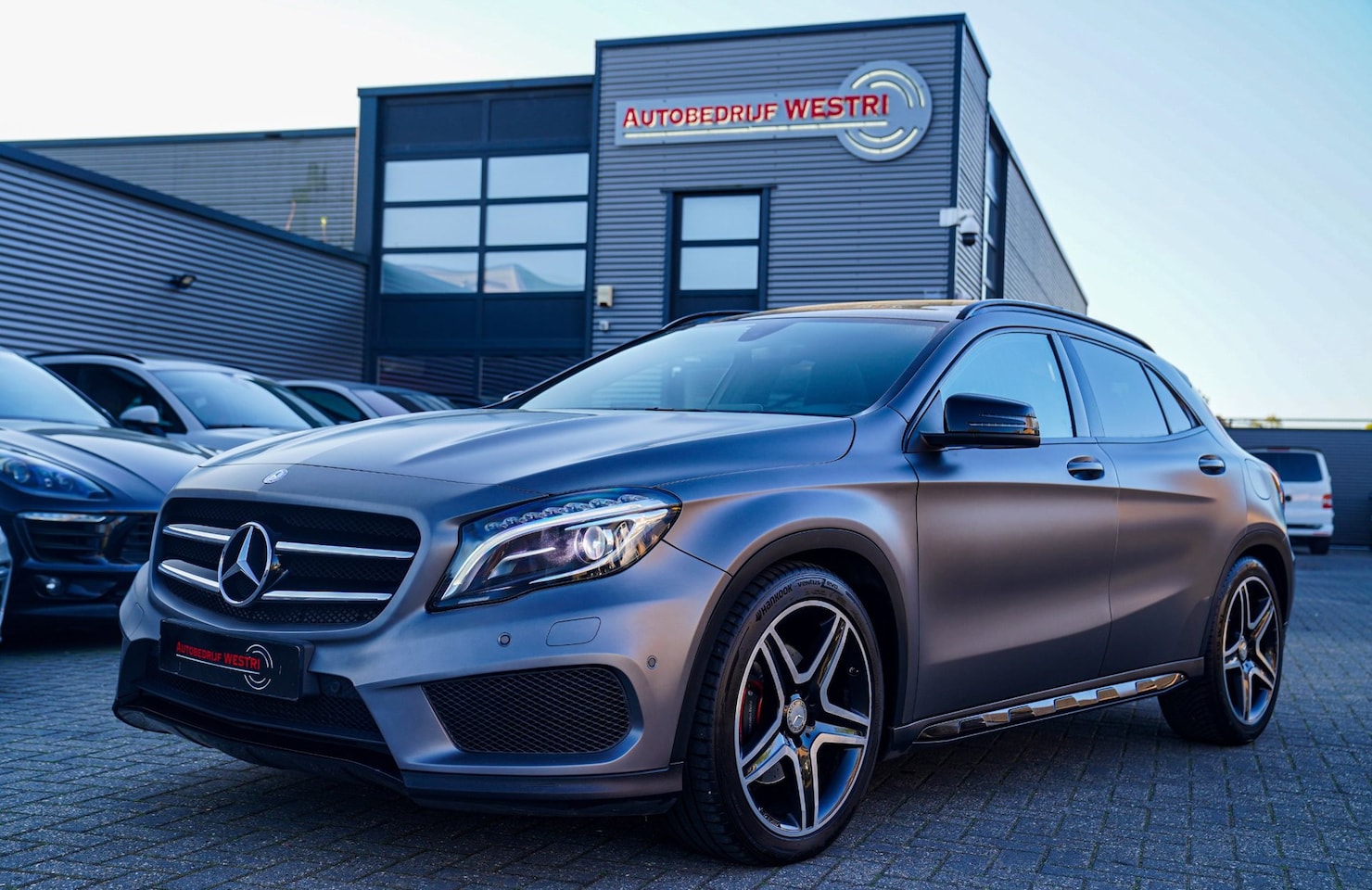 Mercedes-Benz GLA-Klasse - 250 Business | Panorama | Camera | Sportstoelen - AutoWereld.nl