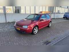 Volkswagen Golf - 1.6-16V Highline