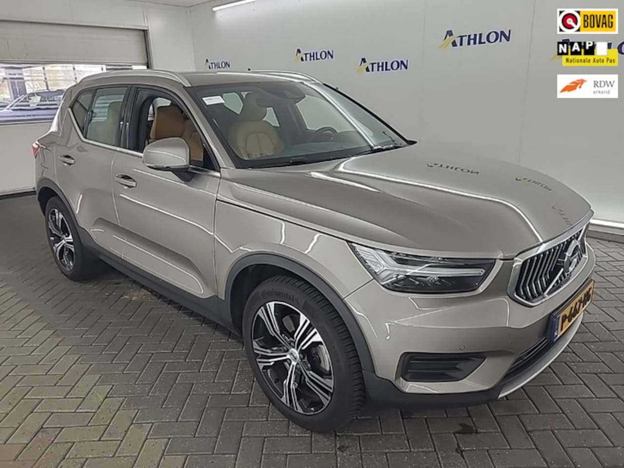 Volvo XC40 - 1.5 T4 Recharge Inscription+Led+Volleder+navi+camera+vitrual+stoel-verw+Adaptieve-cruise+d - AutoWereld.nl
