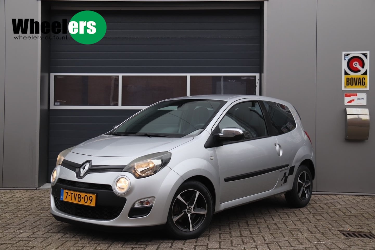Renault Twingo - 1.2 16V Parisienne 1.2 16V Parisienne, Bluetooth, Airco - AutoWereld.nl