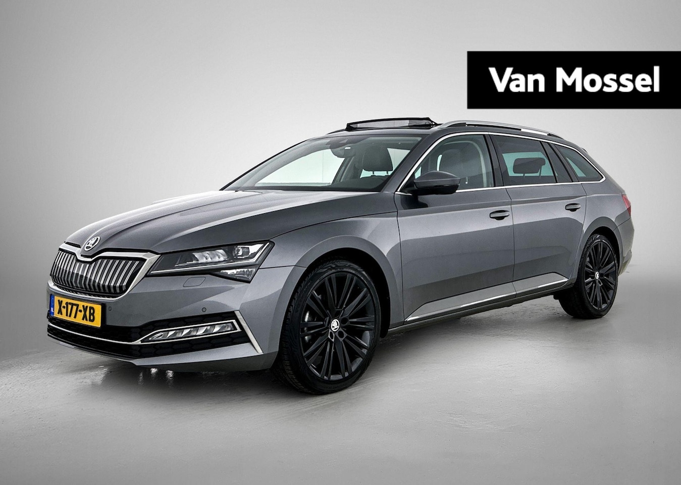 Skoda Superb Combi - 1.4 TSI iV Sportline Business | SOH 97,6% | LAURIN & KLEMENT | PANORAMADAK | ACHTERUITRIJC - AutoWereld.nl
