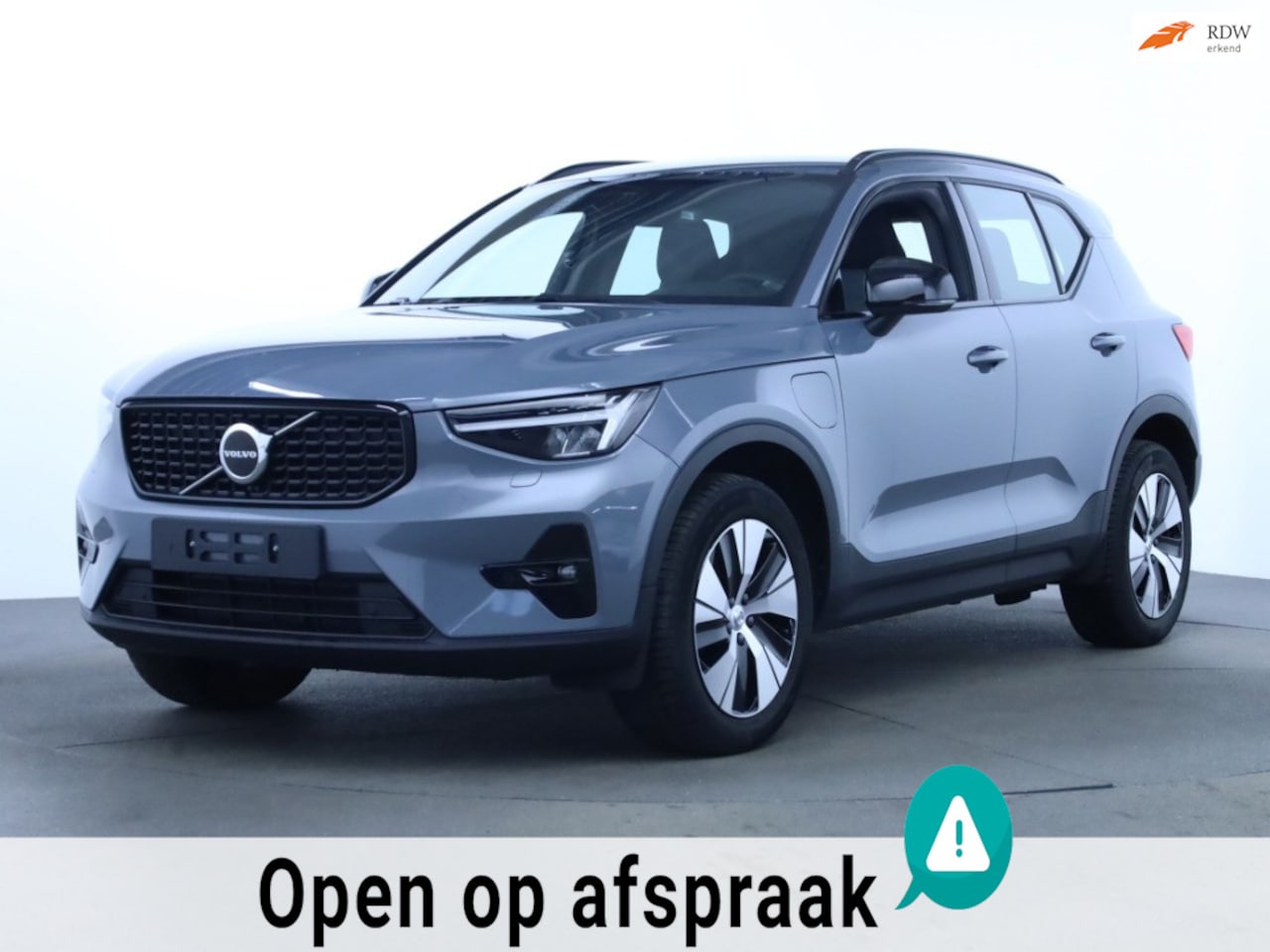 Volvo XC40 - T5 Plug-in hybrid 262pk Plus Dark | ACC | Trekhaak | Stoelverwarming - AutoWereld.nl