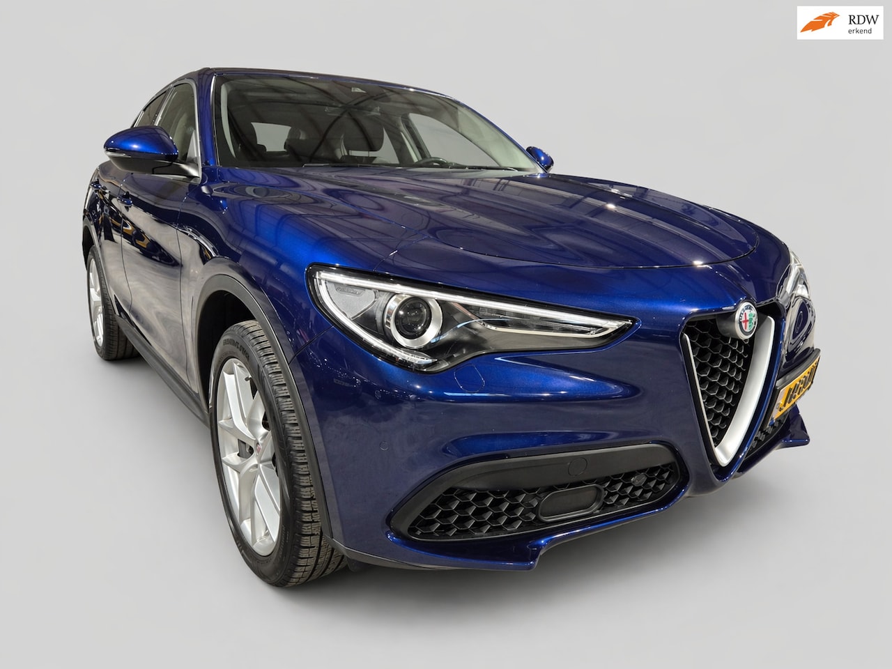 Alfa Romeo Stelvio - 2.0 T AWD B-Tech - Stoel en Stuurverw - Memorystoel - Camera - Navigatie - AutoWereld.nl
