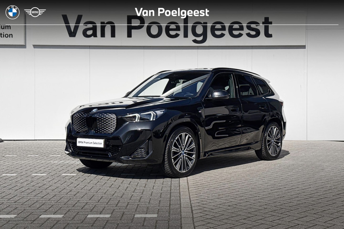 BMW iX1 - xDrive30 | 67 kWh | M Sport | Panoramadak | Trekhaak - AutoWereld.nl