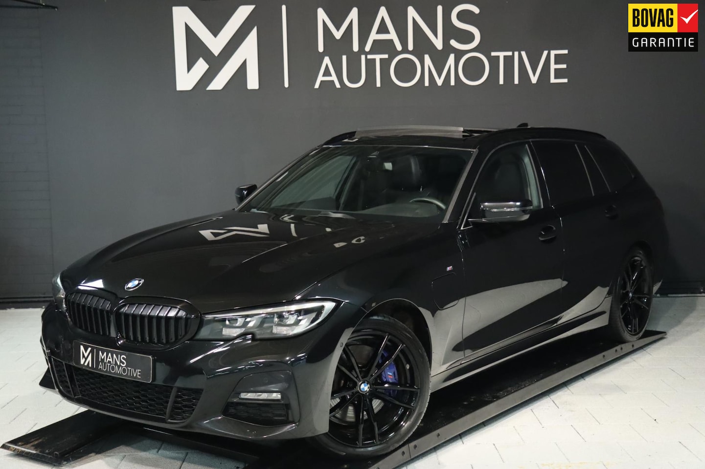 BMW 3-serie Touring - 330e M Sport / PANO / LIVE COCKPIT / CAMERA / DEALER SERVICE / STOELVERW - AutoWereld.nl