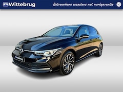 Volkswagen Golf - 1.4 eHybrid Style / 17"LMV / NAVI / APP.Connect / CAMERA / PANODAK / Trekhaak